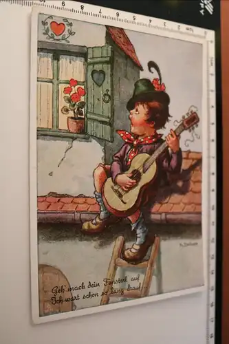 tolle alte Karte -  Künstlerkarte ?? Junge mit Gitarre am Fensterln   1942
