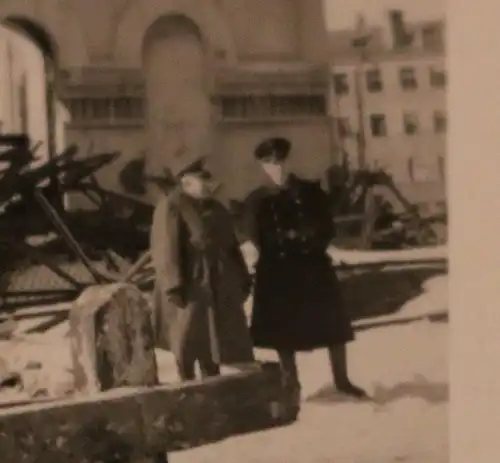 interessantes altes Foto - Ruine Bahnhof ? Debalzewo Ukraine - deutsche Soldaten