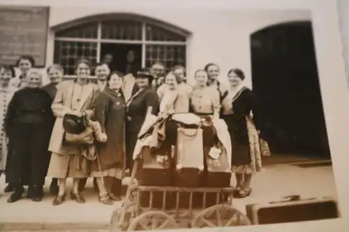 tolles altes Foto Gruppe Frauen vor Gasthaus ? Hartmannsberger - Kempten ???