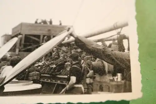 interessantes altes Foto viele Solaten auf einem Schiff - Rückkehr nach Deutschl