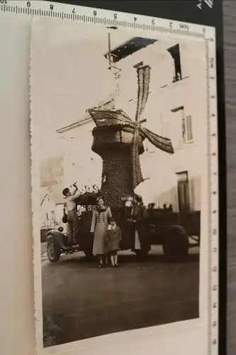 tolles altes Foto - Festwagen mit Windmühle - 1920-30