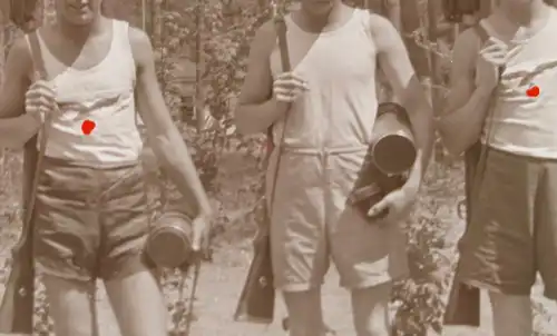 tolles altes Negativ - drei Soldaten der Luftwaffe im Sommer - luftig bekleidet