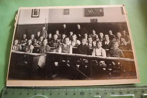 tolles altes Foto - Klassenfoto - Schulklasse - Ort ???  20-30er Jahre