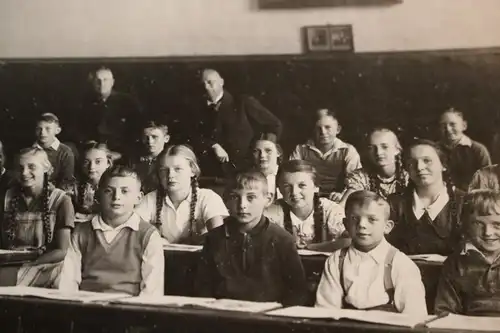 tolles altes Foto - Klassenfoto - Schulklasse - Ort ???  20-30er Jahre