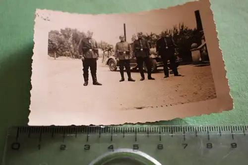 tolles altes Foto - vier Soldaten ??? mit Pickelhauben - 20er Jahre ???