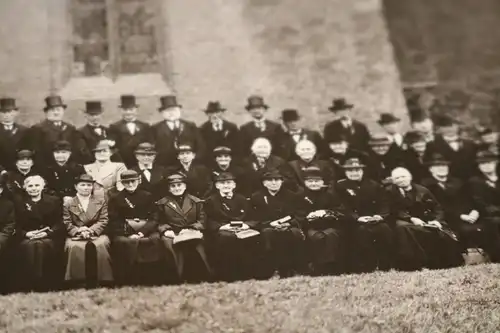 tolles altes Foto -  Gruppenfoto ältere Herren und Frauen - Konfirmation  Lünebu