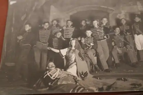 vier tolle alte Fotos - Theater ?? Soldaten Husaren 1900-1910 ???