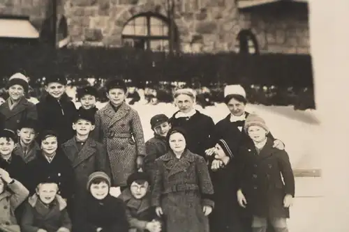 tolles altes Foto - Schulklasse ?? Kinderheim ?? Schwestern ? nur Knaben