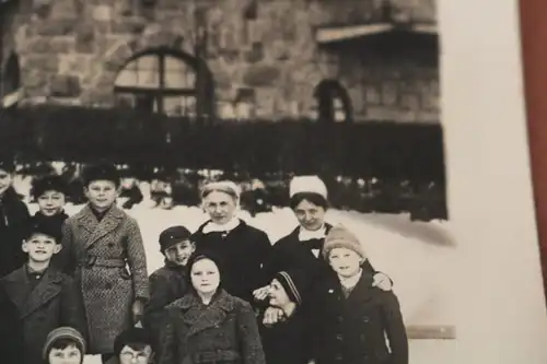 tolles altes Foto - Schulklasse ?? Kinderheim ?? Schwestern ? nur Knaben