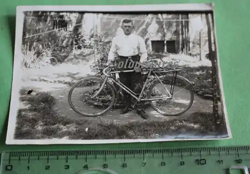 tolles altes Foto  Mann mit seinem Rennrad ?? Fahrrad - 1921