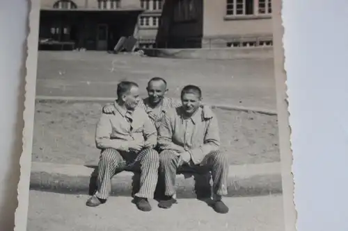 sechs tolle alte Fotos eines Soldaten