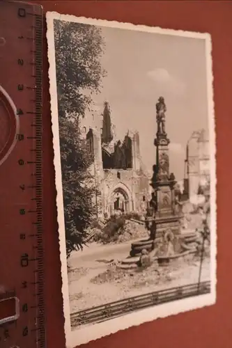 altes Foto - Jan-von-Werth-Brunnen und zerstörte Kirche Groß St. Martin  1946