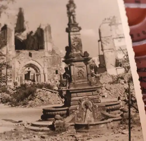 altes Foto - Jan-von-Werth-Brunnen und zerstörte Kirche Groß St. Martin  1946