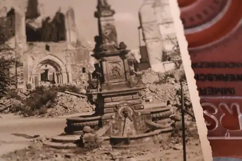 altes Foto - Jan-von-Werth-Brunnen und zerstörte Kirche Groß St. Martin  1946