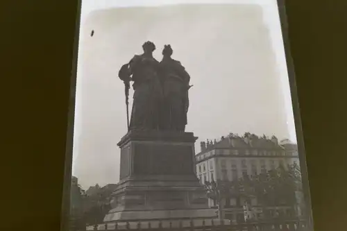 tolles altes Negativ -  Denkmal - Germania ? und Königin ?? zwei Frauen - 1910-2