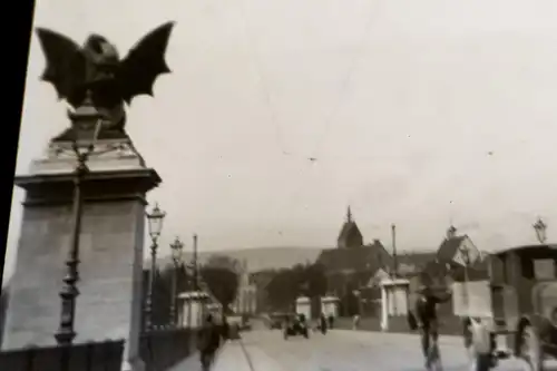 tolles altes Negativ -  Stadtbrücke mir  Drachen-Statuen - Ort ??- 1910-20 ??