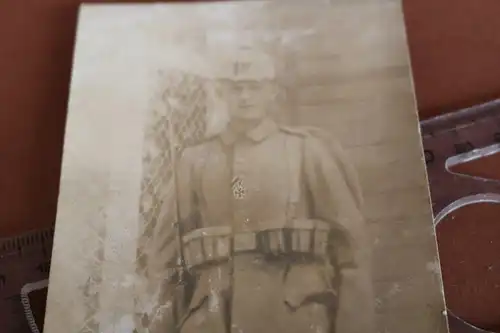 tolles altes Foto - Portrait eines Soldaten Pickelhaube - Inf.Regt. 19 ?  EK II