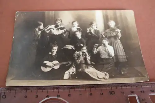 tolles altes Foto - Musikalische Familie ?  Kinder mit vers. Musikintrumenten