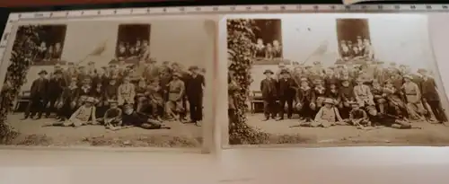 zwei tolle alte Fotos - Gruppe Schüler ?? Knaben mit Fahne und Stangen - 1910-20