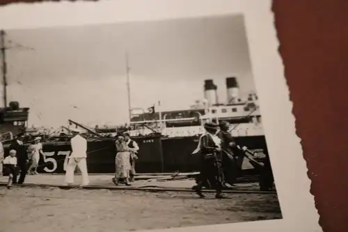 tolles altes Foto - Hafen - Kriegsschiffe - Reichsmarine ?  - Rostock ???