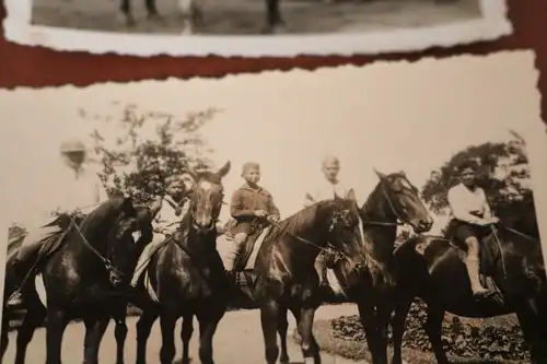 zwei tolle alte Fotos - Jungs und Männer auf Pferde - Reiten -  30-40er Jahre