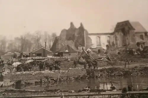 altes Foto - zerstörte Kirche - Ort ??? Frankreich ????