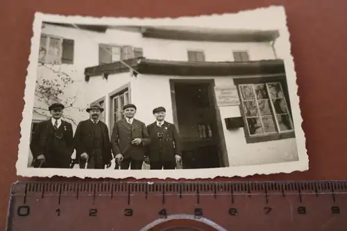 tolles altes Foto -  Männer vor Bergwirtschaft Propstei Petersberg 1936