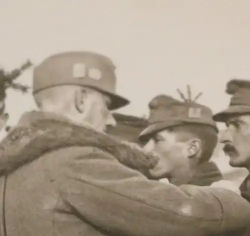 tolles alte Foto - Ordensverleihung durch Generalmajor Jounowsky ? 67. Division