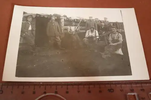tolles altes Foto - Soldaten vor ihrem Unterstand Anna´s Ruhe