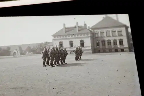 12 tolle alte Negative eines Soldaten, Wachmannschaft, Wachablösung