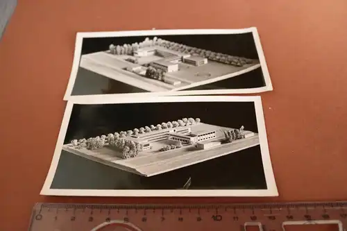 zwei tolle alte Fotos -  Modell eines Gebäudes - Schule ??  Wrede