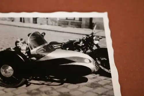 tolles altes Foto - Motorrad mit Beiwagen - Beiwagen Marke W ?  50-60er Jahre