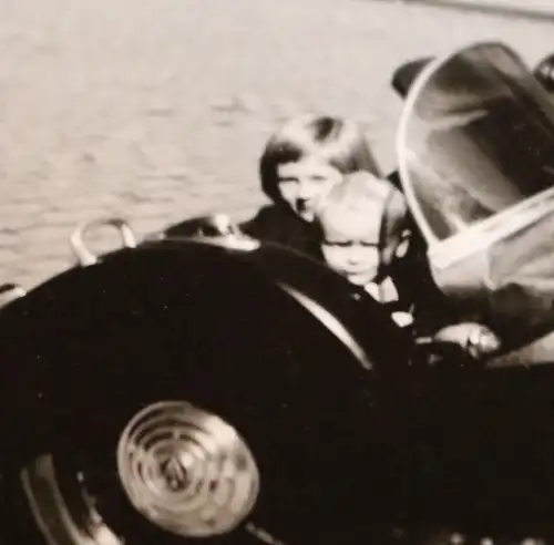 tolles altes Foto - Motorrad mit Beiwagen - Beiwagen Marke W ?  50-60er Jahre