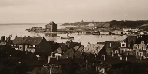 zwei tolle alte Fotos - Gebäude Stadt Hafen - Ort ??? 1937