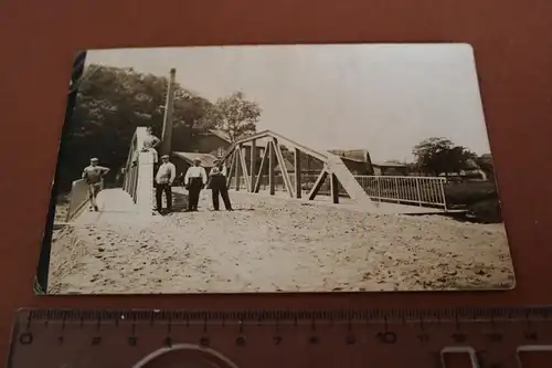 tolles altes Foto - Männer posieren an Brücke - Brückenbau ?? 1930