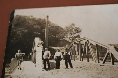 tolles altes Foto - Männer posieren an Brücke - Brückenbau ?? 1930