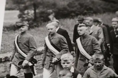 zwei tolle alte Fotos - Studenten Lüdinghausen  Umgebung - 1935 - Festmarsch ?