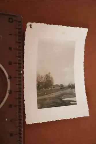 tolles altes Foto - unbekannter Panzer steht auf Strasse