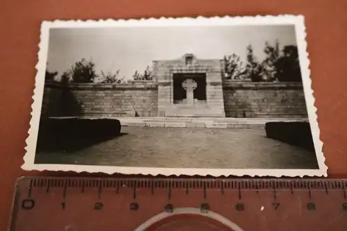 tolles altes Foto - Soldatenfriedhof ? Kreuz - their name liveth for evermore