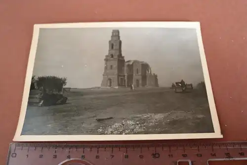 tolles altes Foto - Kolonne Wehrmachtsfahrzeuge - Kirche im Nirgendwo ??