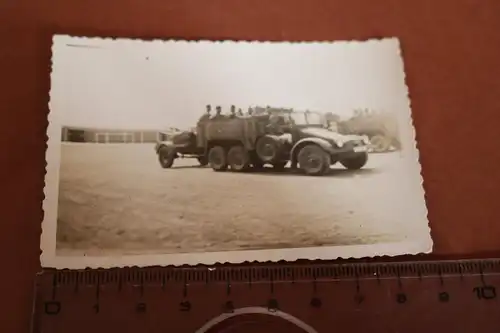 tolles altes Foto - Krupp L2 H 143 mit Anhänger und Soldaten 