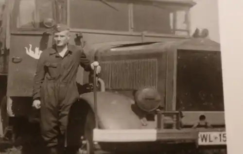 tolles altes Foto - Soldaten mit LKW  - Divisionszeichen  Wikingerschiff ??? k.a