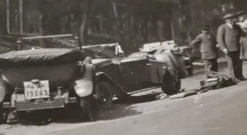 altes Foto -  Unfall auf der Landstrasse - Oldtimer - 20-30er Jahre