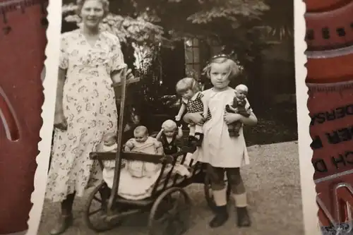 tolles altes Foto - Mädchen mit ihren Puppen - 1939