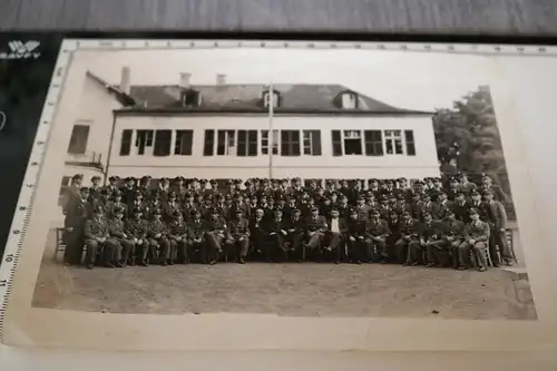 tolles altes Foto  Gruppenfoto - Polizisten ?? Soldaten ?? Ort ?? 30-40er Jahre?