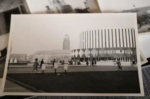 18 tolle alte Fotos - Gebäude Personen  Interhotel - Springbrunnen - DDR - Ort ?