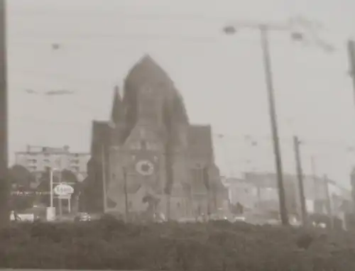 drei tolle alte Negative Berlin - Esso Werbung, Litfaßsäule, Kirche im Hintergr