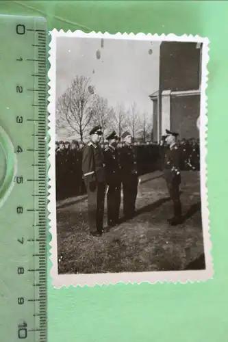 tolles altes Foto - Soldaten der Luftwaffe - Offizier salutiert