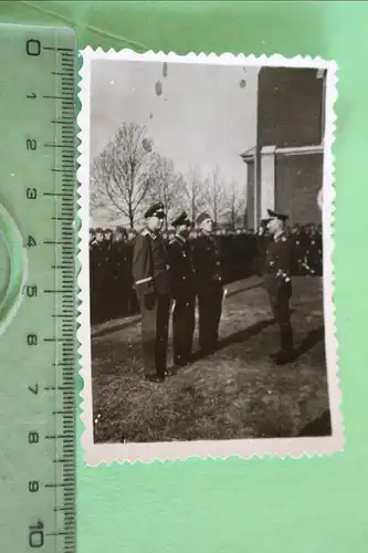 tolles altes Foto - Soldaten der Luftwaffe - Offizier salutiert 