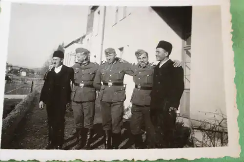 tolles altes Foto - fünf Soldaten - Rumänien 1941 - unter Kameraden